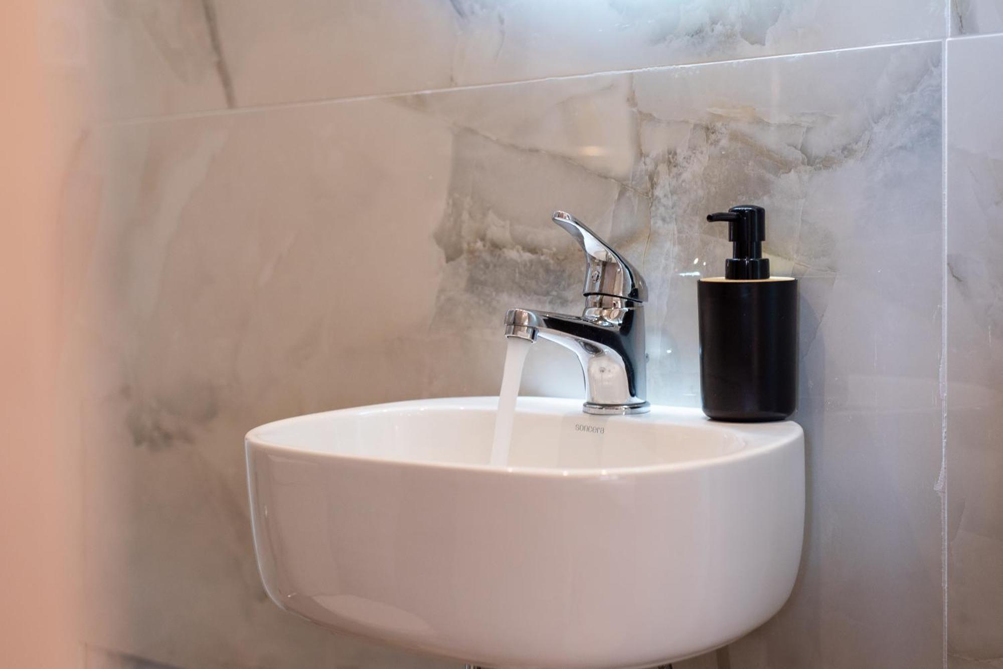 Demi'S Apartments Near Athen'S Airport أرتيميدا المظهر الخارجي الصورة