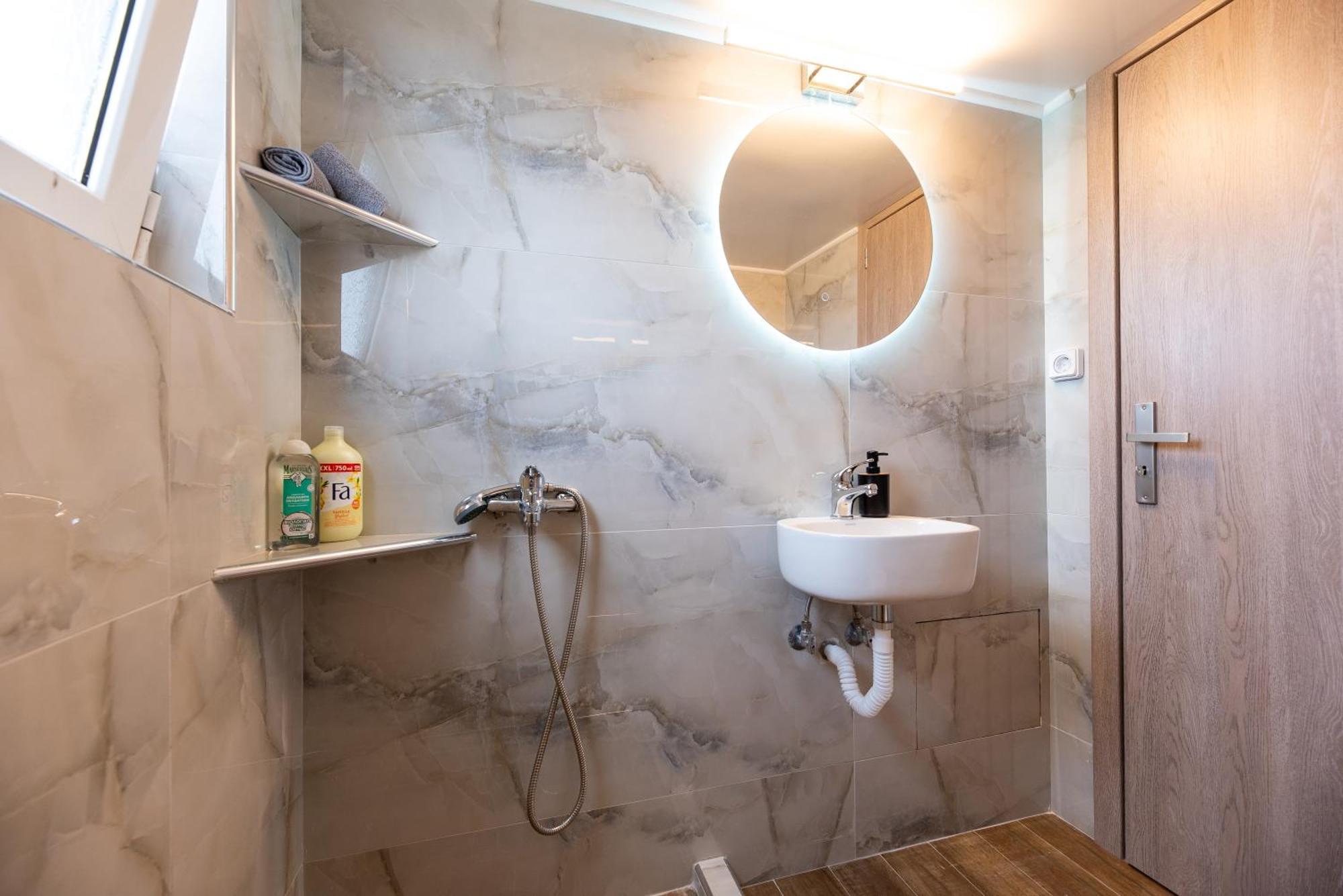 Demi'S Apartments Near Athen'S Airport أرتيميدا المظهر الخارجي الصورة